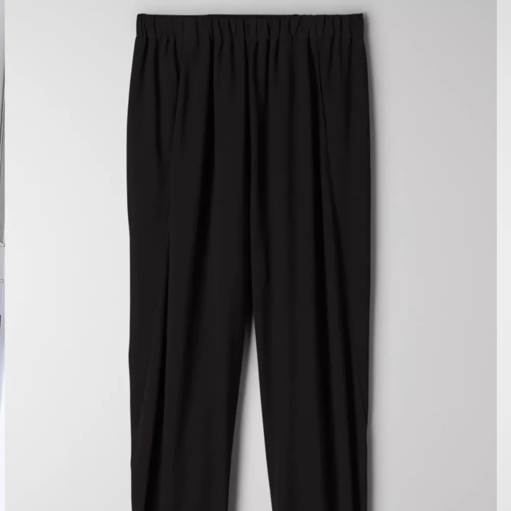 Aritzia Black Cropped Ankle Pants - Picture 6 of 12